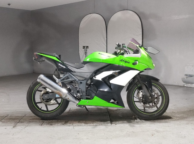 Мотоцикл Kawasaki NINJA250R з пробігом 20150 km
