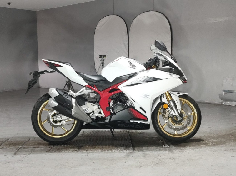 Мотоцикл Honda CBR250RR з пробігом 3137 km
