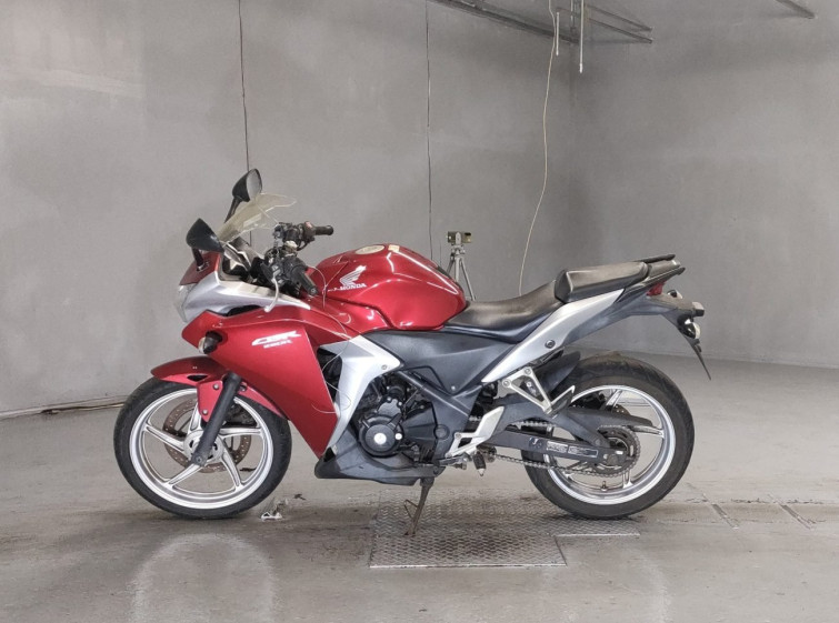 Мотоцикл Honda CBR250R с пробегом 43848 km с пробегом 43848 km