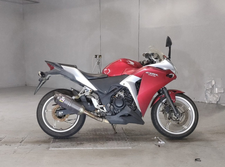 Мотоцикл Honda CBR250R с пробегом 43848 km с пробегом 43848 km