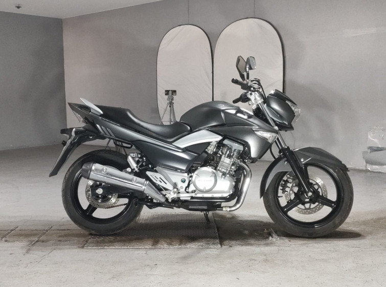 Мотоцикл Suzuki GSR250 з пробігом 2149 km