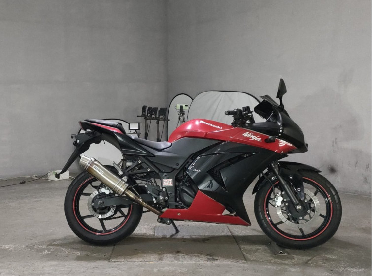 Мотоцикл Kawasaki NINJA250R з пробігом 17112 km