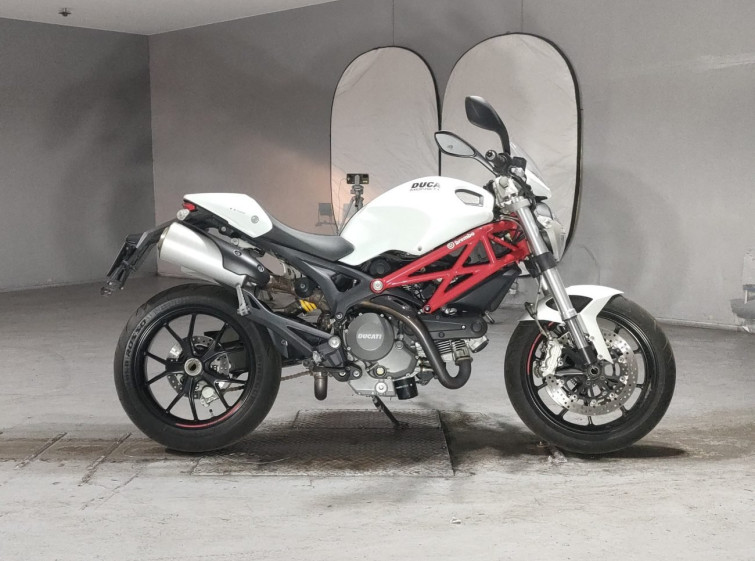 Мотоцикл Ducati MONSTER 796 з пробігом 177 km