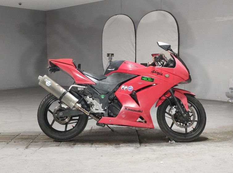 Мотоцикл Kawasaki NINJA250R з пробігом 56979 km