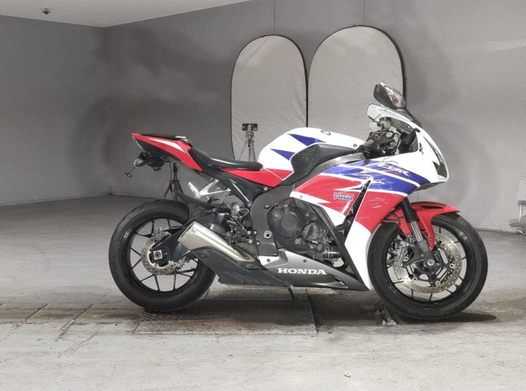 Мотоцикл Honda CBR1000RR з пробігом 77916 km