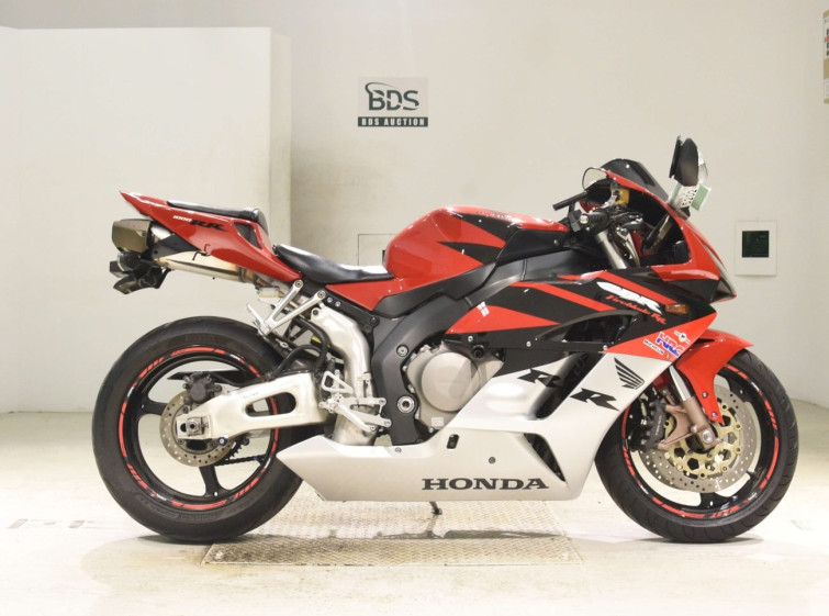 Мотоцикл Honda CBR1000RR з пробігом 43206 km