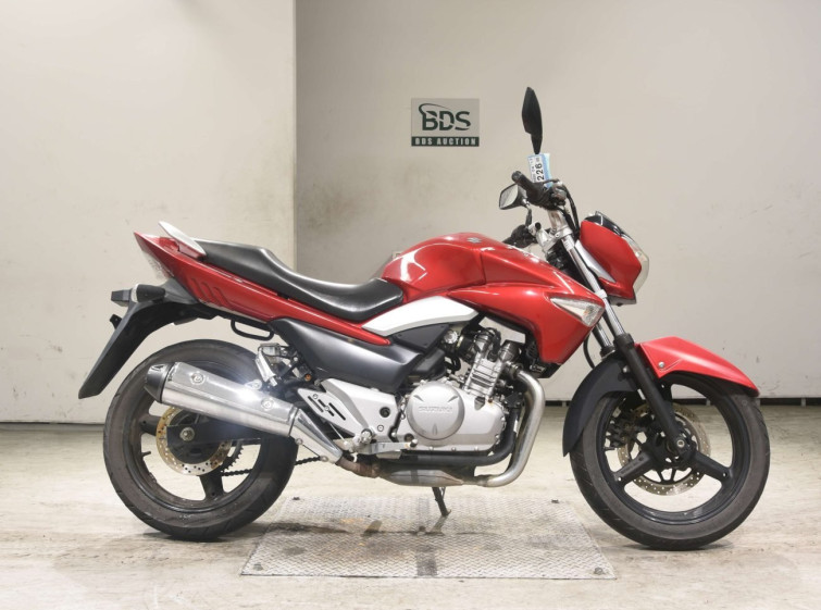 Мотоцикл Suzuki GSR250 з пробігом 33465 km