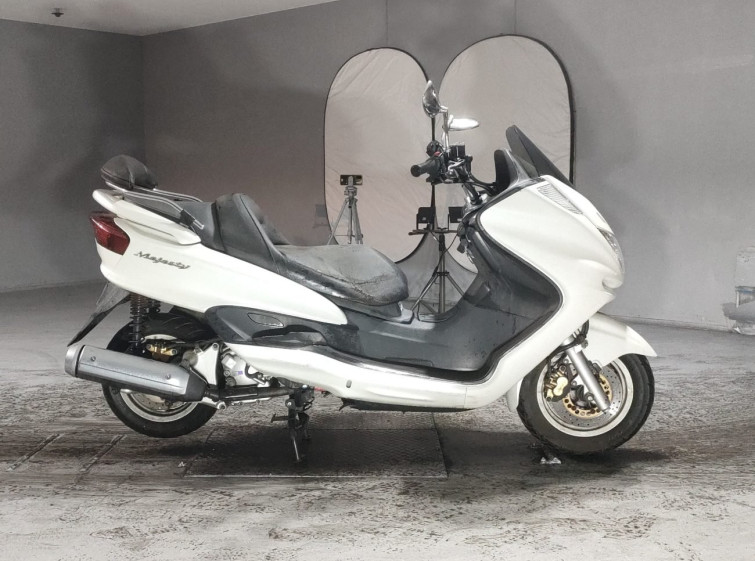Мотоцикл Yamaha MAJESTY 250C