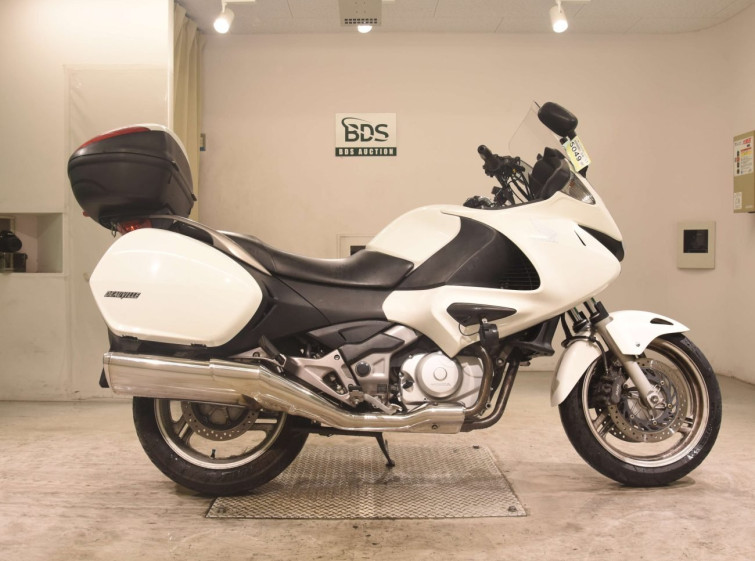 Мотоцикл Honda NT700V DEAUVILLE с пробегом 32404 km