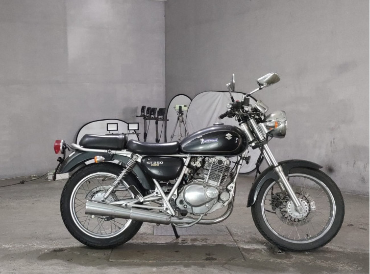 Мотоцикл Suzuki ST250E с пробегом 2498 km