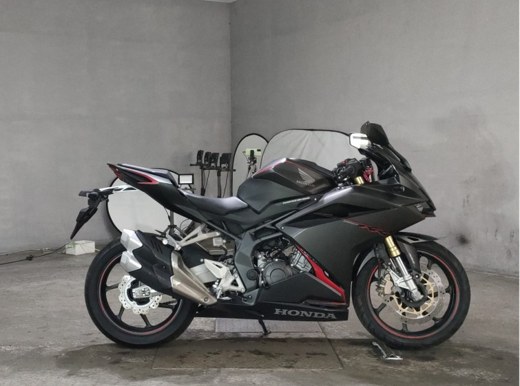 Мотоцикл Honda CBR250RR з пробігом 2005 km