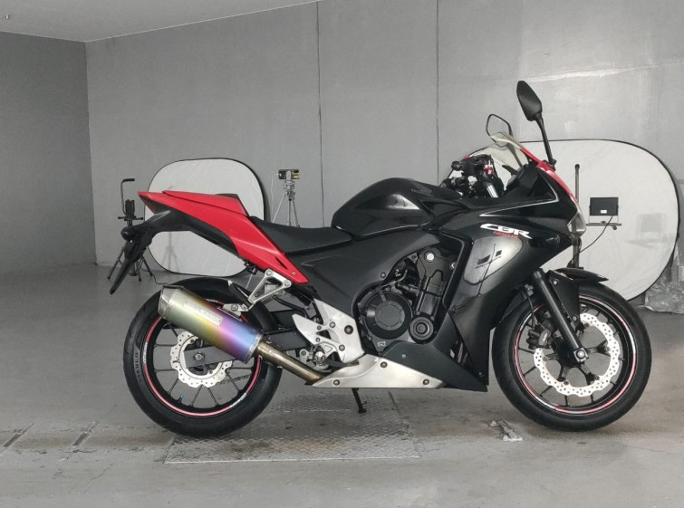 Мотоцикл Honda CBR400R з пробігом 32677 km з пробігом 32677 km