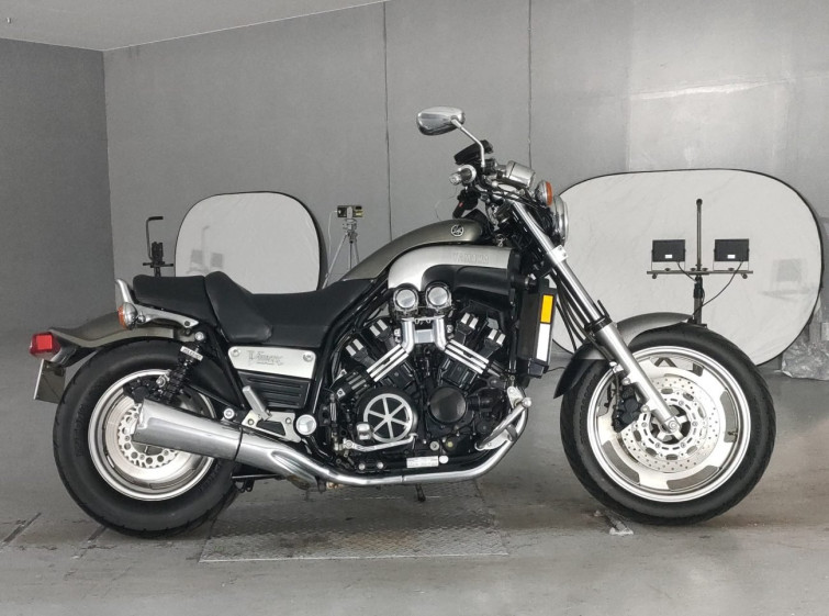 Мотоцикл Yamaha V-MAX1200 с пробегом 43918 km с пробегом 43918 km
