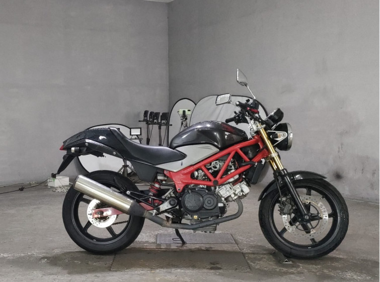 Мотоцикл Honda VTR250 з пробігом 36678 km
