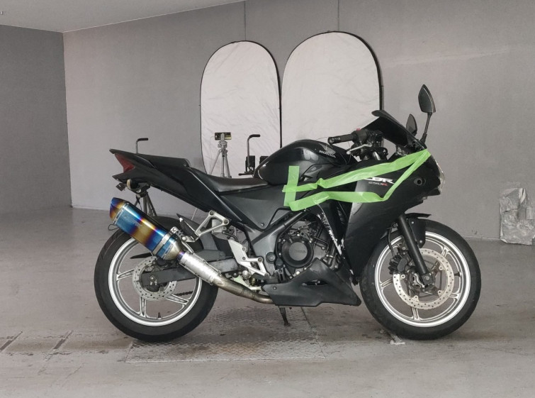 Мотоцикл Honda CBR250R с пробегом 32057 km с пробегом 32057 km