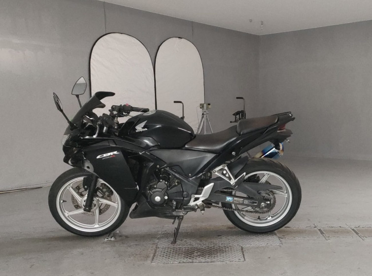 Мотоцикл Honda CBR250R с пробегом 32057 km с пробегом 32057 km