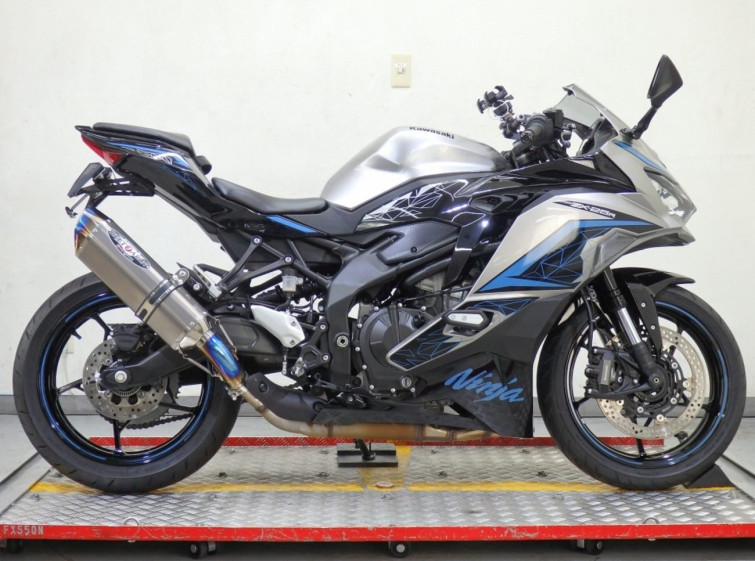 Мотоцикл Kawasaki NINJA ZX-25R KRT с пробегом 3224 km