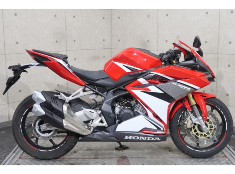 Мотоцикл Honda CBR250RR з пробігом 1476 km