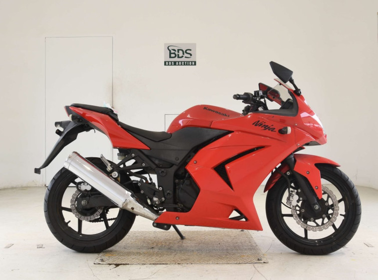 Мотоцикл Kawasaki NINJA250R з пробігом 10676 km