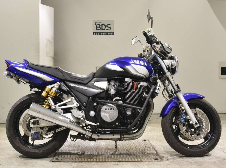 Мотоцикл Yamaha XJR1300 с пробегом 22308 km