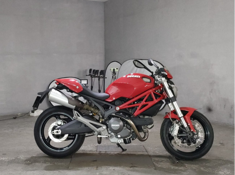 Мотоцикл Ducati MONSTER 696 PLUS с пробегом 26680 km