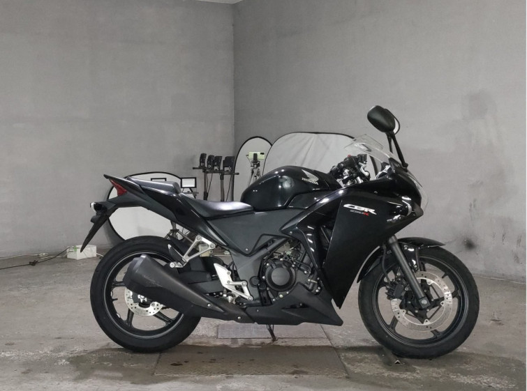 Мотоцикл Honda CBR250R з пробігом 2942 km