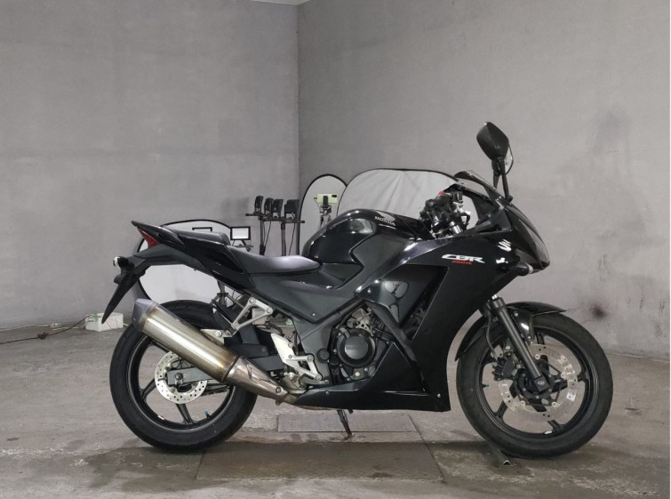 Мотоцикл Honda CBR250R з пробігом 9880 km