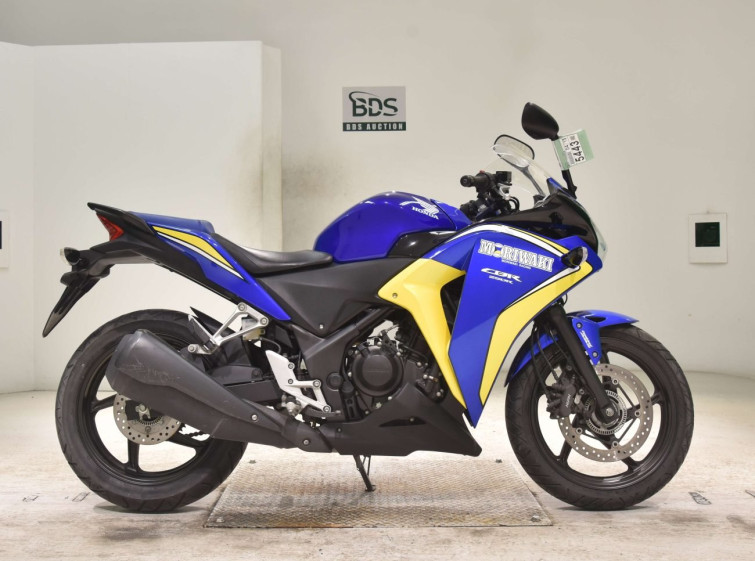 Мотоцикл Honda CBR250R з пробігом 8830 km