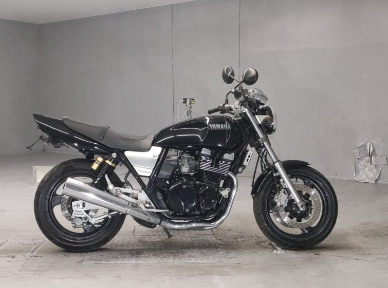 Мотоцикл Yamaha XJR400 с пробегом 8673 km с пробегом 8673 km