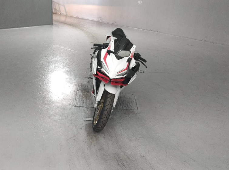 Мотоцикл Honda CBR250RR с пробегом 15559 km с пробегом 15559 km
