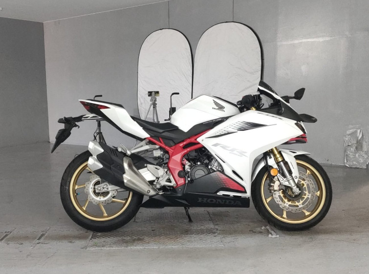 Мотоцикл Honda CBR250RR с пробегом 15559 km с пробегом 15559 km