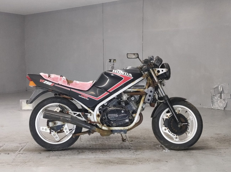 Мотоцикл Honda VT250F XELVIS з пробігом 28830 km з пробігом 28830 km