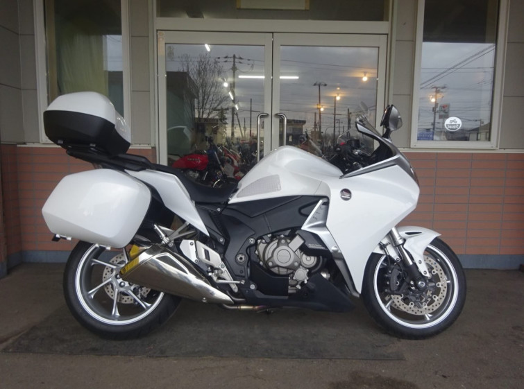 Мотоцикл Honda VFR1200FD с пробегом 13517 km