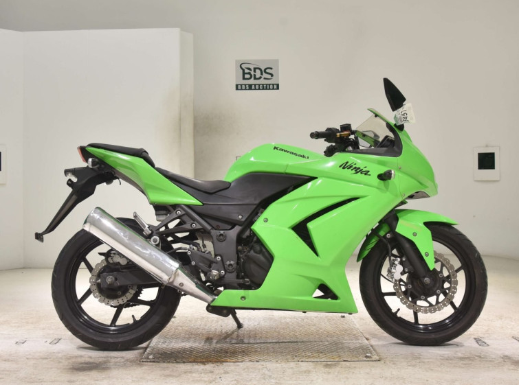 Мотоцикл Kawasaki NINJA250R з пробігом 11463 km