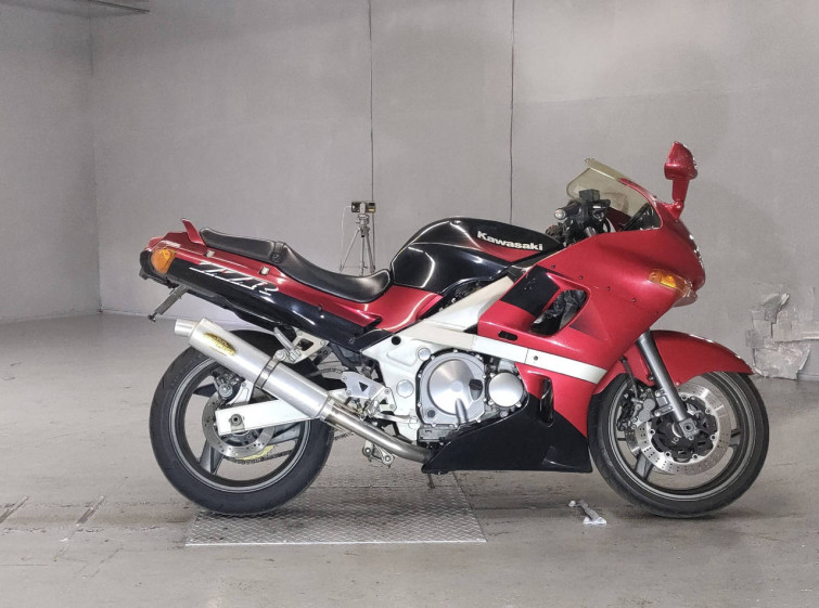 Мотоцикл Kawasaki ZZ-R400 з пробігом 37004 km з пробігом 37004 km