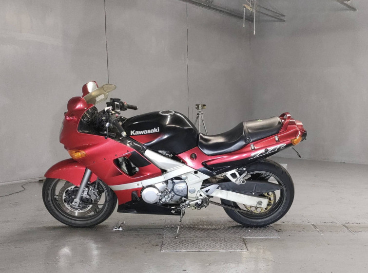 Мотоцикл Kawasaki ZZ-R400 з пробігом 37004 km з пробігом 37004 km