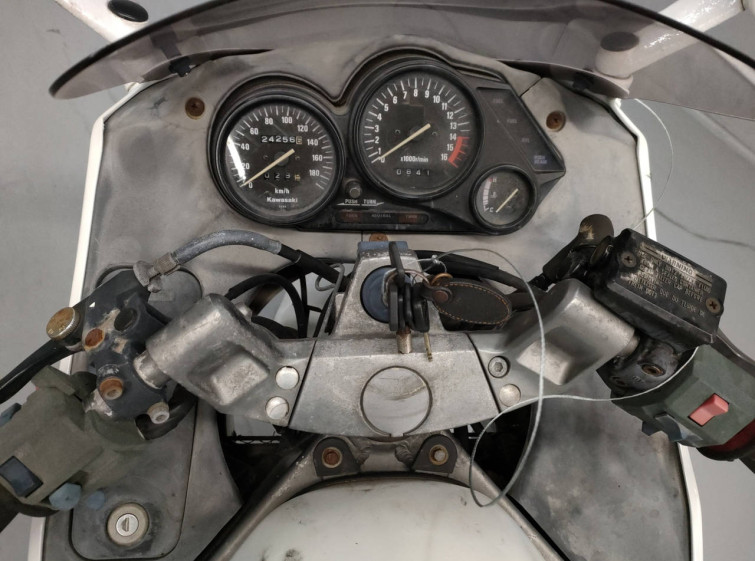 Мотоцикл Kawasaki ZZ-R400 с пробегом 24256 km с пробегом 24256 km