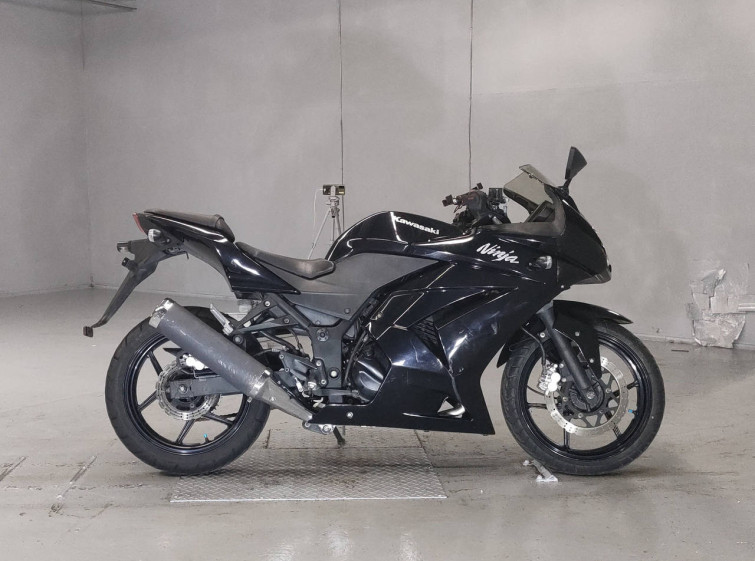 Мотоцикл Kawasaki NINJA250R з пробігом 57314 km з пробігом 57314 km