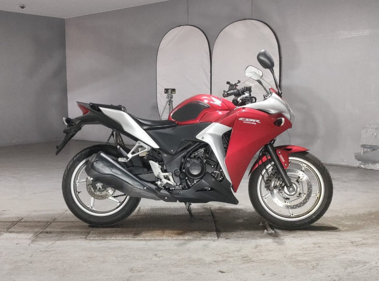 Мотоцикл Honda CBR250R з пробігом 26572 km