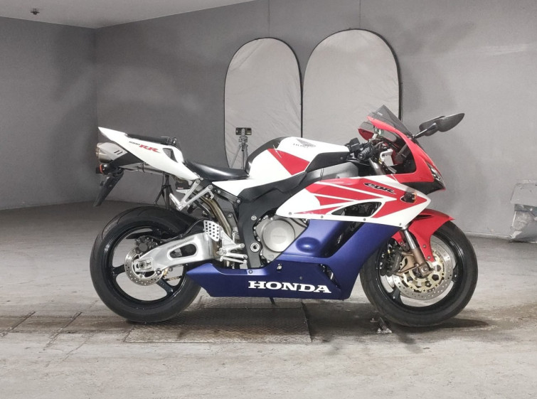 Мотоцикл Honda CBR1000RR с пробегом 26357 km