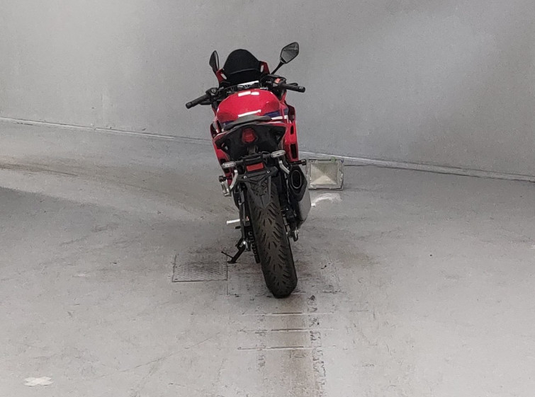 Мотоцикл Honda CBR400R с пробегом 4643 km с пробегом 4643 km