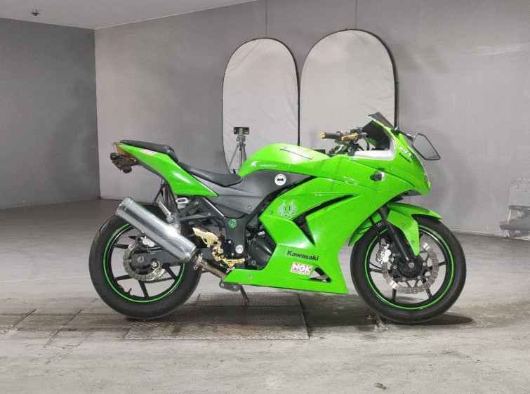 Мотоцикл Kawasaki NINJA250R с пробегом 32888 km