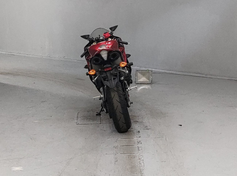 Мотоцикл Yamaha YZF-R1 с пробегом 30325 km с пробегом 30325 km