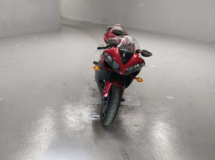 Мотоцикл Yamaha YZF-R1 с пробегом 30325 km с пробегом 30325 km