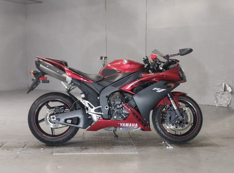 Мотоцикл Yamaha YZF-R1 с пробегом 30325 km с пробегом 30325 km