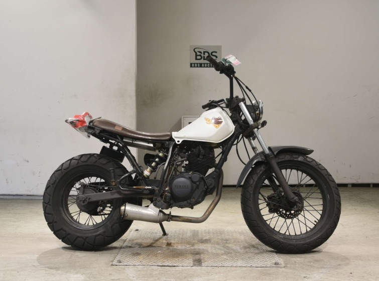 Мотоцикл Yamaha TW200E з пробігом 11077 km