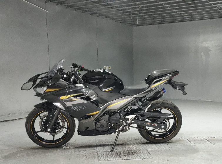 Мотоцикл Kawasaki NINJA400 с пробегом 9930 km с пробегом 9930 km