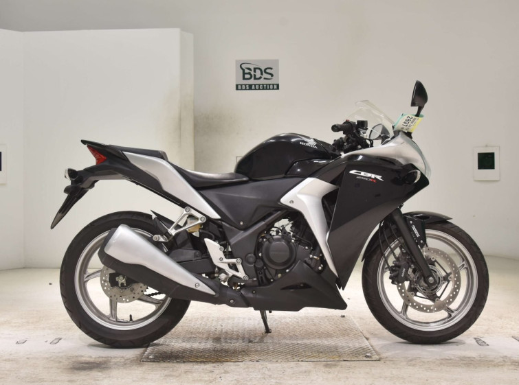 Мотоцикл Honda CBR250R з пробігом 3114 km