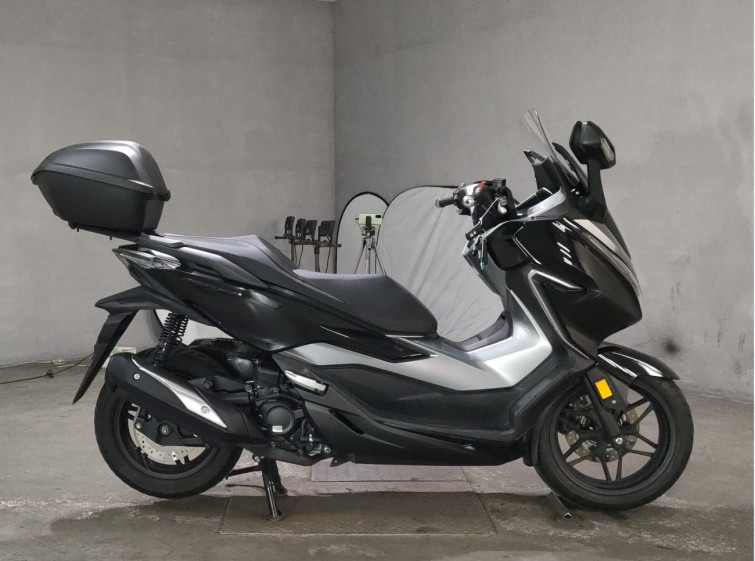 Мотоцикл Honda FORZA з пробігом 8594 km