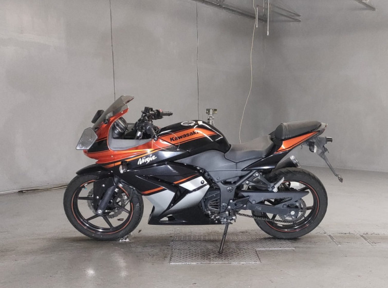 Мотоцикл Kawasaki NINJA250R с пробегом 13672 km с пробегом 13672 km